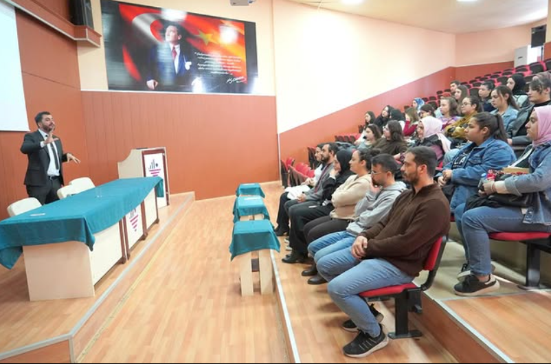 Üniversitemizde “Kariyer Planlaması ve KPSS Stratejileri” Başlıklı Söyleşi Gerçekleştirildi